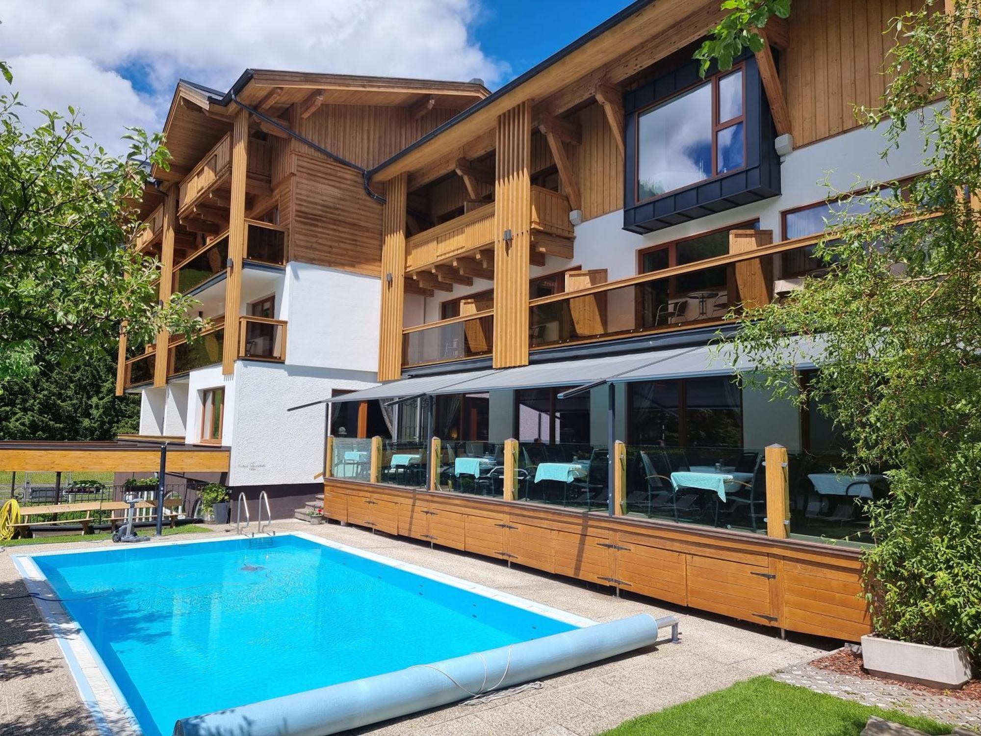 ראוריס Hotel Alpina מראה חיצוני תמונה