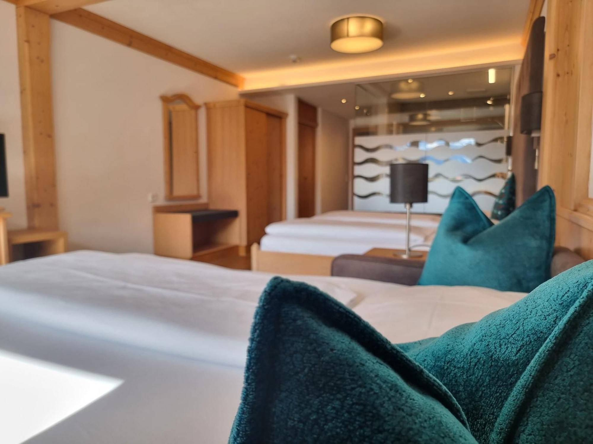 ראוריס Hotel Alpina מראה חיצוני תמונה